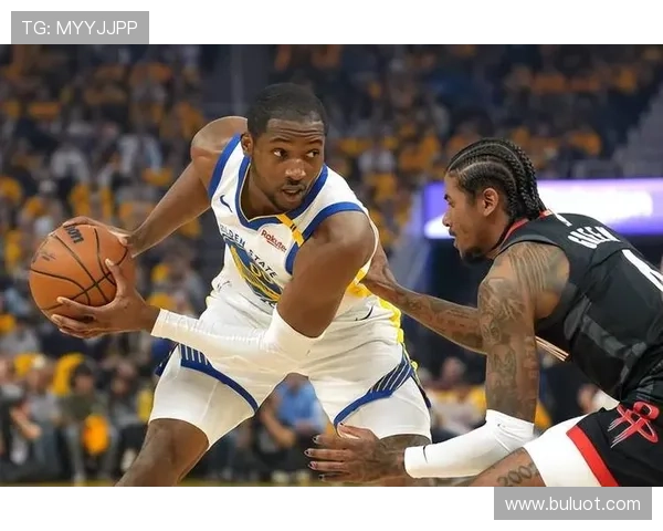 库里前场妙传助攻库明加飞身快攻暴扣点燃全场激情