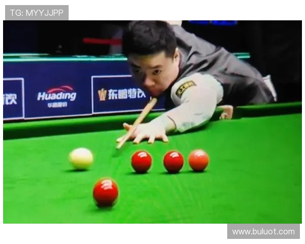 丁俊晖强势挺进台球赛事三十二强再展巅峰状态表现亮眼引发球迷热议