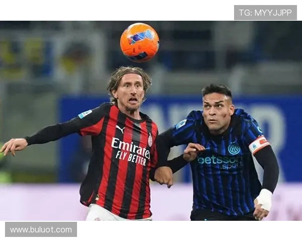 米兰2526赛季全家福揭晓阿莱格里与莫德里奇同框引发热议