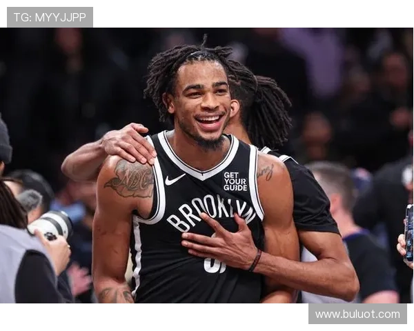 克拉克斯顿全能表现闪耀赛场17分9板7助4帽助球队取得胜利